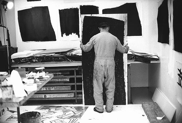 American Minimalist Sculptor Richard Serra at work on his etchings and paintstik compositions in California around November 1990.