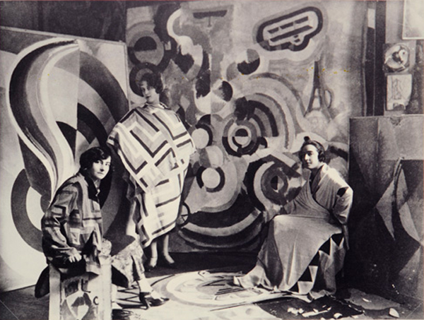 Sonia Delaunay (at right) with models at her husband Robert Delaunay's Art Studio 1924 Ukranian born Jewish French artist, textile and fashion designer Sonia Delaunay at the art studio of her husband Robert Delaunay 1924.