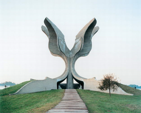 Mysterious concrete sculpture monuments in former Yugoslavia, photographed by Belgian photographer Jan Kempenaers.