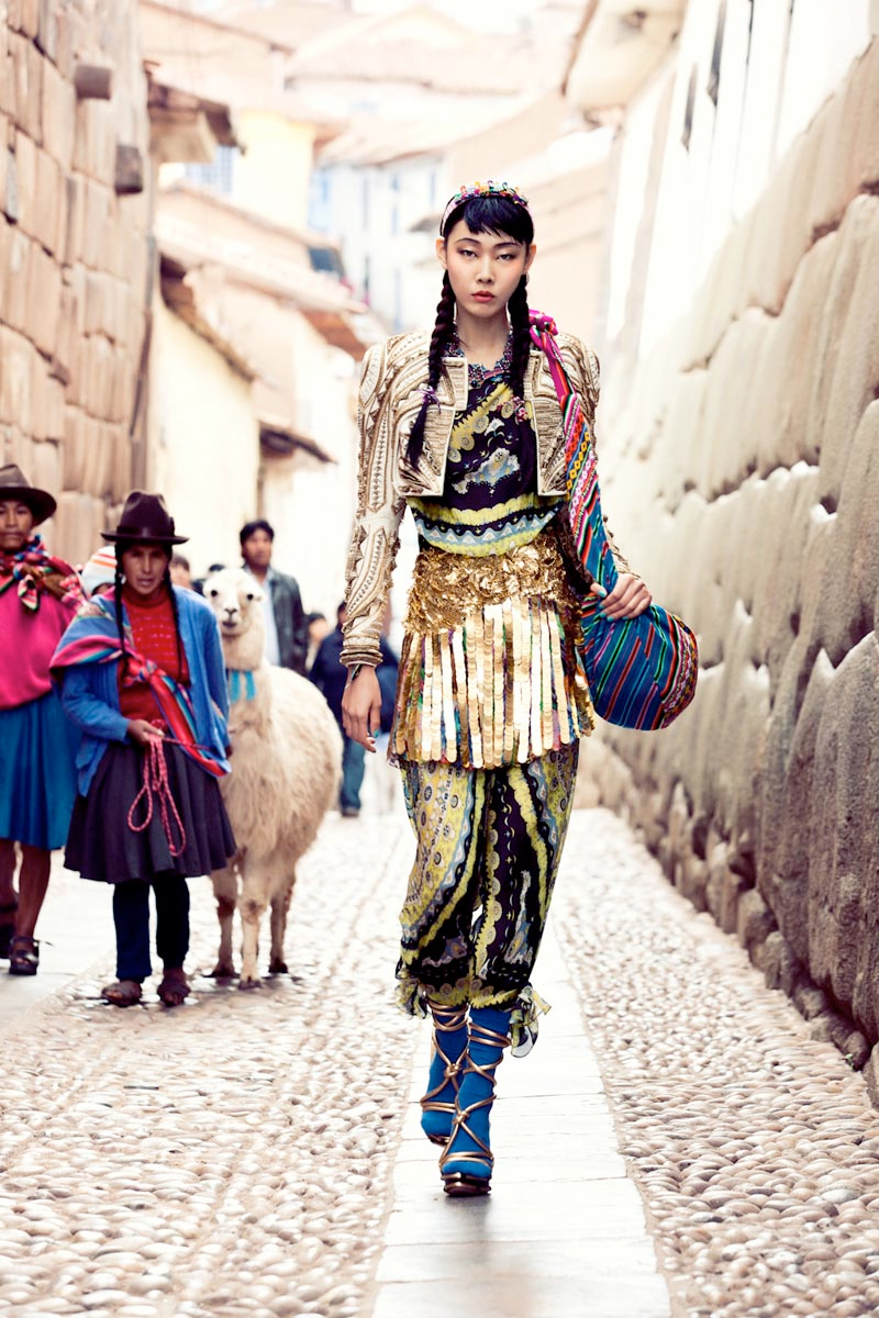 "Colors of Peru" fashion photography featuring Han Hye Jin in the July 2012 summer issue of Vogue Korea
