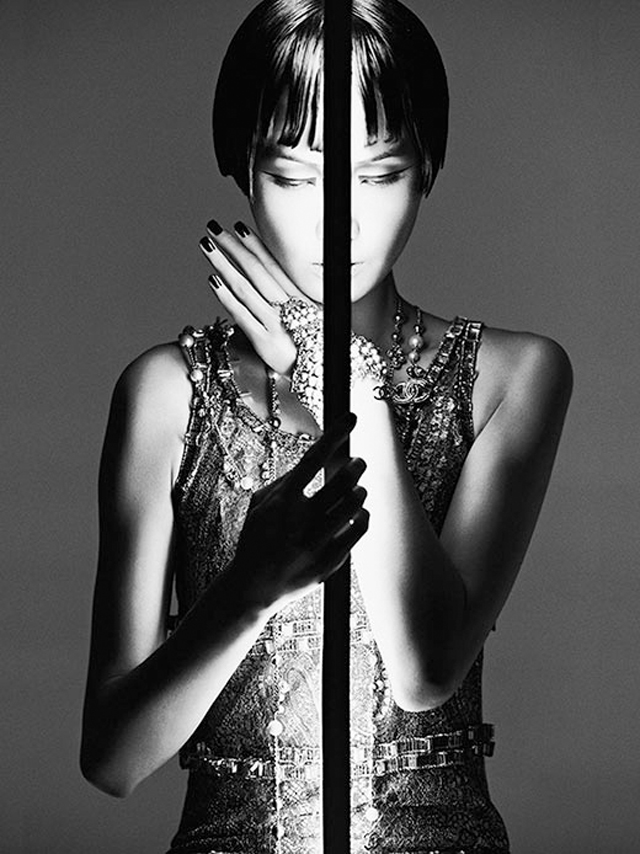  - 4-photographer-charles-guo-photographs-model-wang-xiao-wearing-futuristic-fashion-for-harpers-bazaar-china-art